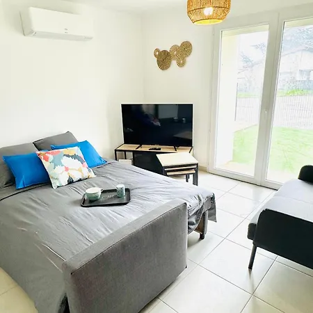 Le Cedre Enchante - Maison Avec 2 Pour 6 Personnes Climatisee, Avec Terrasse Et Bbq * Chanas